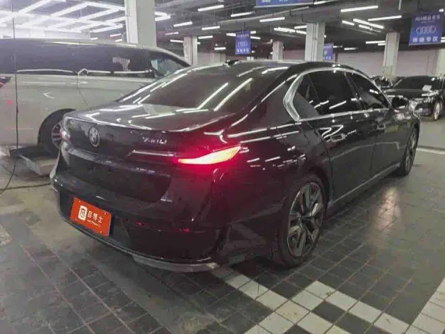 BMW 7 Series — Фото автомобиля 4