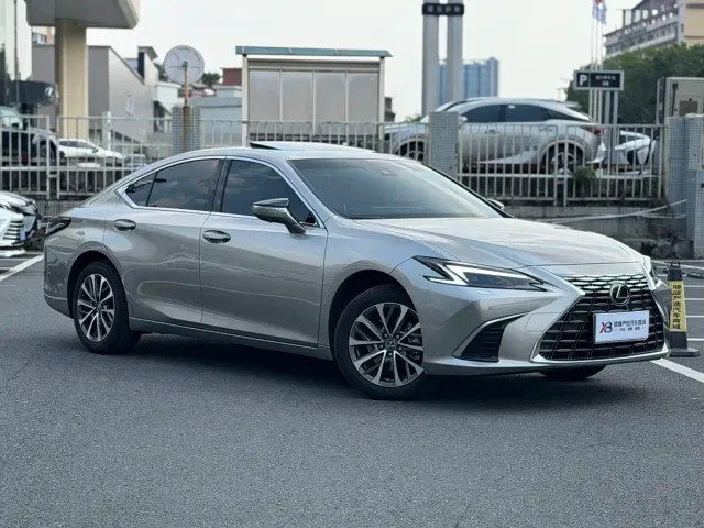 Lexus ES — Фото автомобиля 5