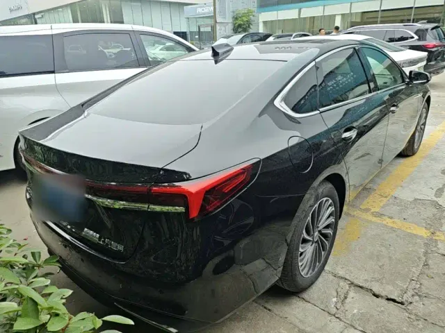 Buick LaCrosse 2026 Model 28T Platinum Edition — Фото автомобиля 6