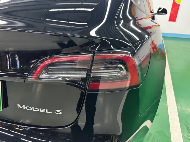 Tesla Model 3 — Фото автомобиля 26