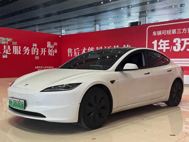 Фотография автомобиля — Tesla Model 3