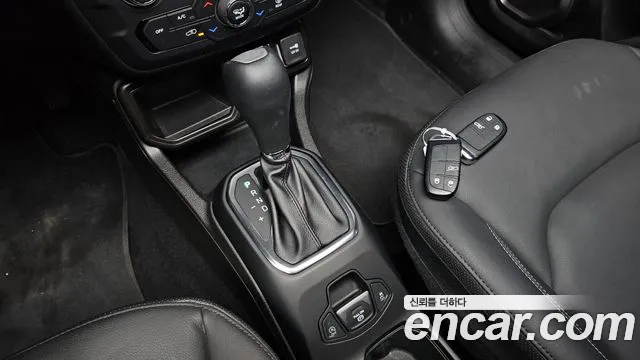 Jeep Renegade — Фото автомобиля 8