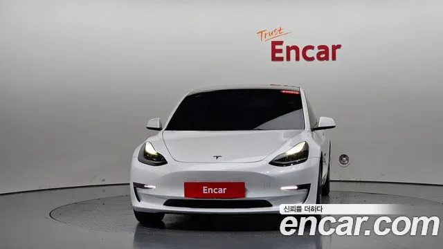 Tesla Model 3 — Фото автомобиля 2