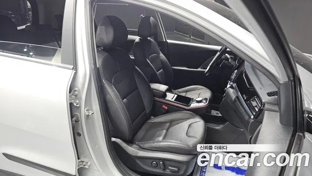 Kia Niro — Фото автомобиля 16