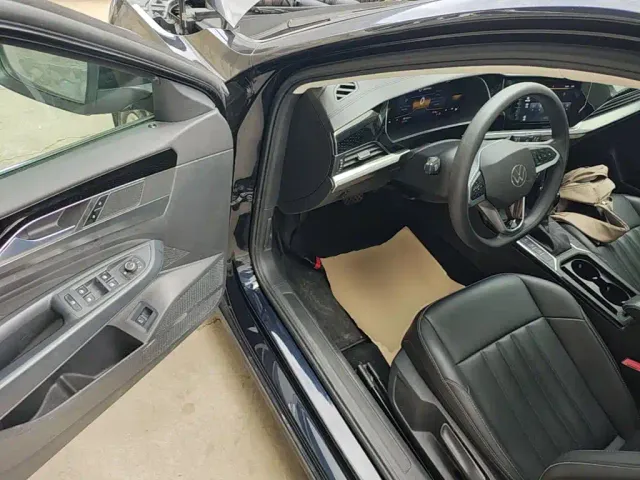 Volkswagen Passat — Фото автомобиля 15