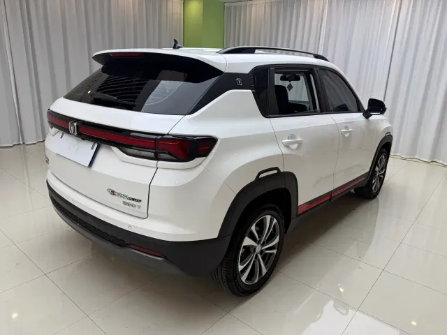 Changan CS35 Plus — Фото автомобиля 4