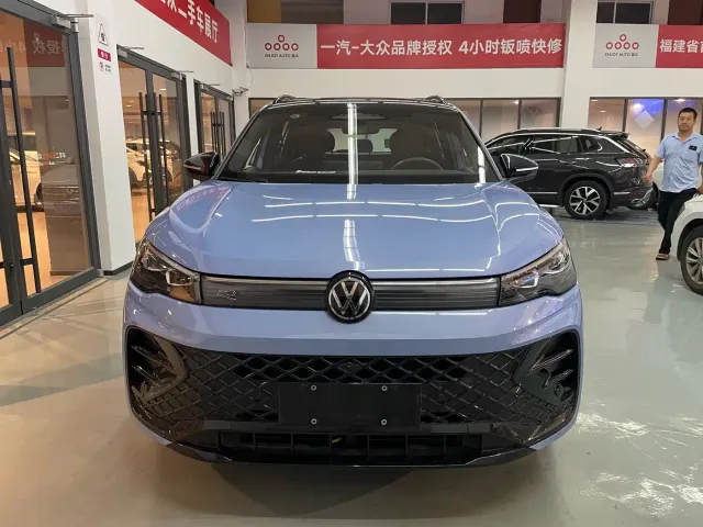 Volkswagen Tiguan L — Фото автомобиля 2