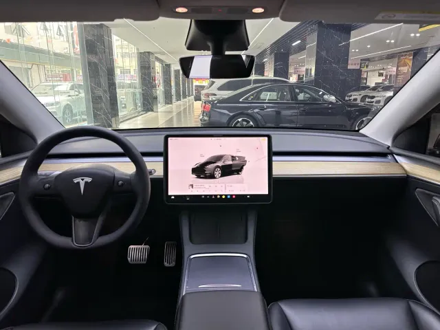 Tesla Model Y — Фото автомобиля 8