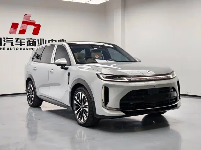 Huajing Baojun S — Фото автомобиля 3