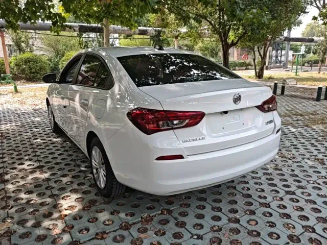 Buick Excelle — Фото автомобиля 4