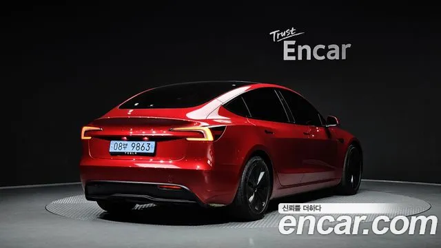 Tesla Model 3 — Фото автомобиля 2