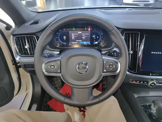 Volvo S60 — Фото автомобиля 10