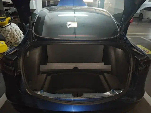 Tesla Model 3 — Фото автомобиля 18