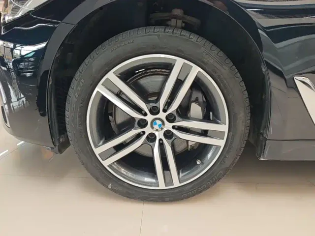 BMW 5 Series — Фото автомобиля 22