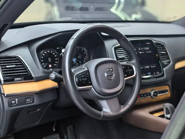Volvo XC90 — Фото автомобиля 15