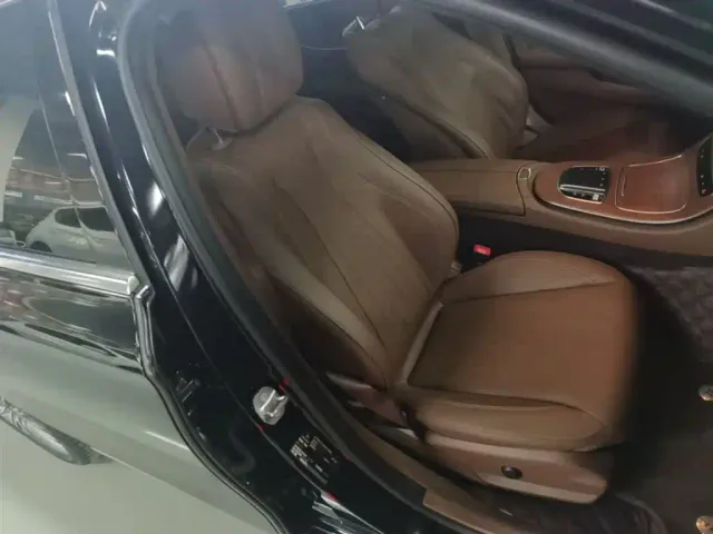 Mercedes-Benz E-Class — Фото автомобиля 24