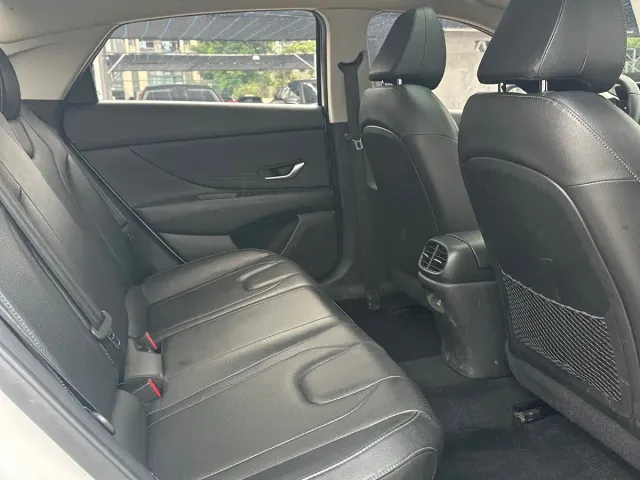 Hyundai Elantra — Фото автомобиля 12