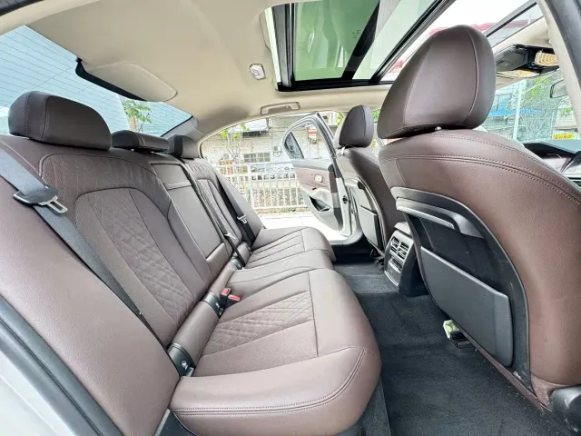 BMW 3 Series — Фото автомобиля 8