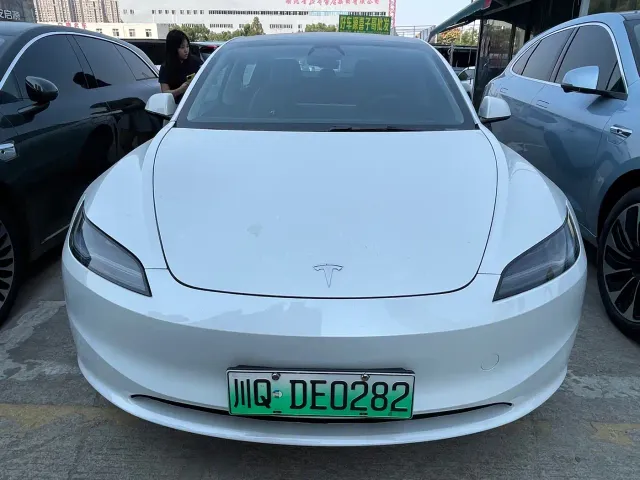 Tesla Model 3 — Фото автомобиля 2