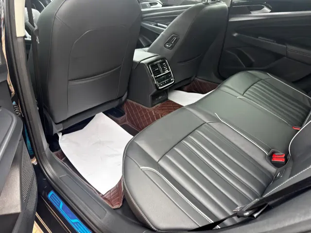 Volkswagen Passat — Фото автомобиля 11