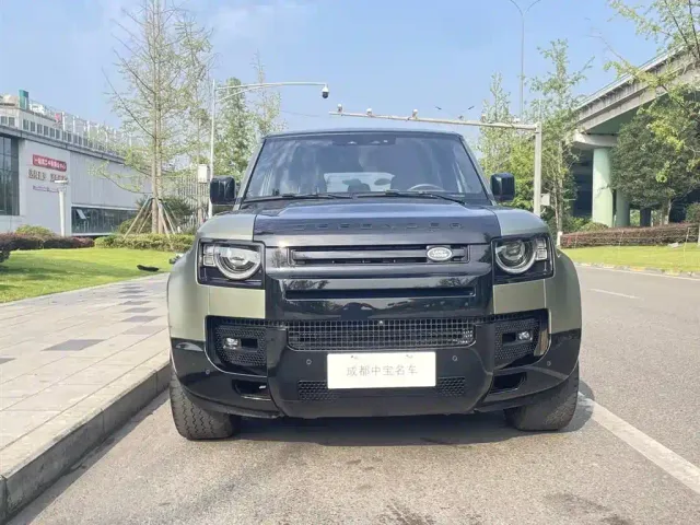 Land Rover Defender — Фото автомобиля 8