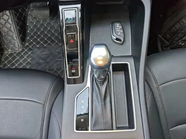 Roewe i5 — Фото автомобиля 13