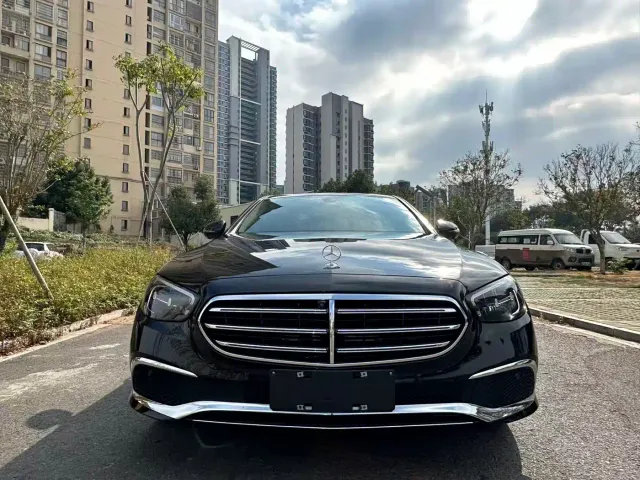Mercedes-Benz E-Class — Фото автомобиля 2