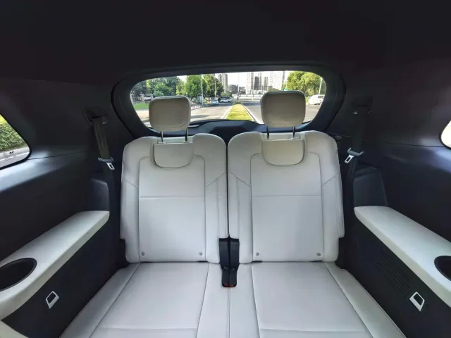 Li Auto ONE — Фото автомобиля 11