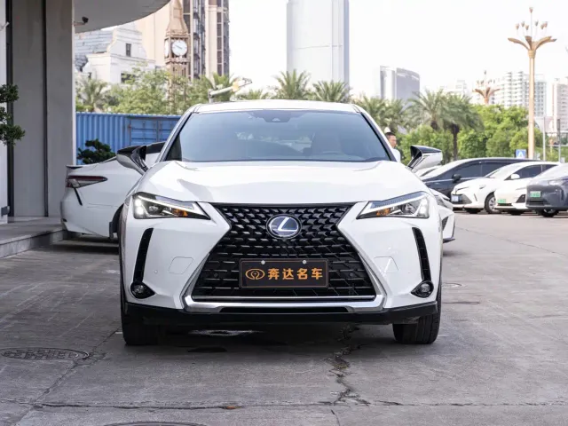 Lexus UX — Фото автомобиля 2