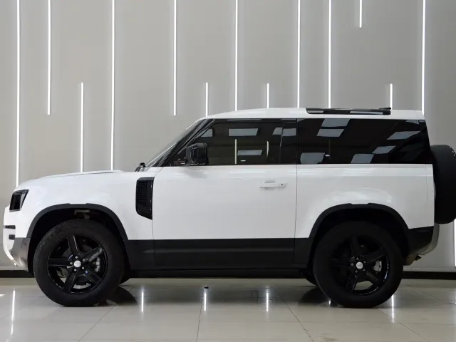 Land Rover Defender — Фото автомобиля 4