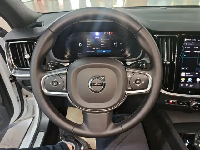 Volvo S60 — Фото автомобиля 10