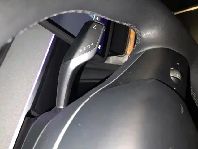 Tesla Model Y — Фото автомобиля 16