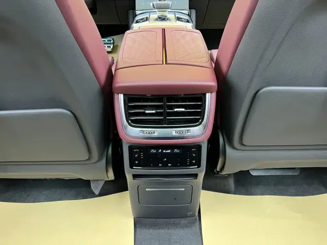 Hongqi E-HS9 — Фото автомобиля 25