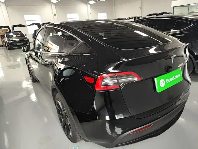 Tesla Model Y — Фото автомобиля 4