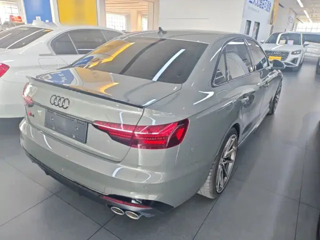 Audi S4 — Фото автомобиля 6