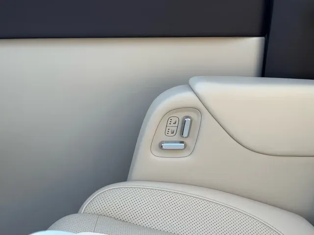 Li Auto MEGA — Фото автомобиля 19