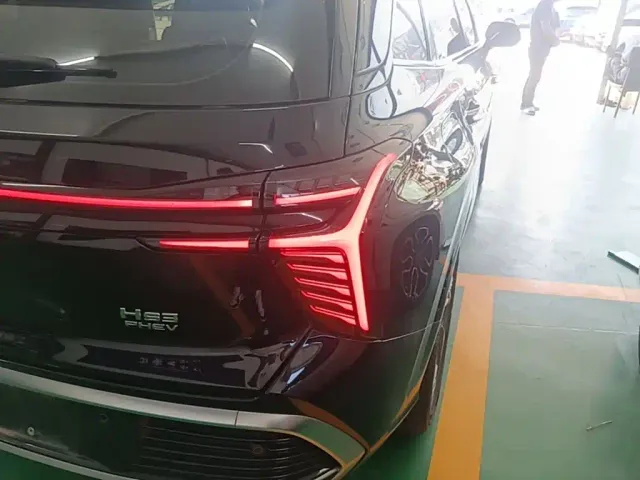 Hongqi HS3 PHEV — Фото автомобиля 7