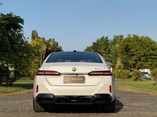 BMW 5 Series — Фото автомобиля 5