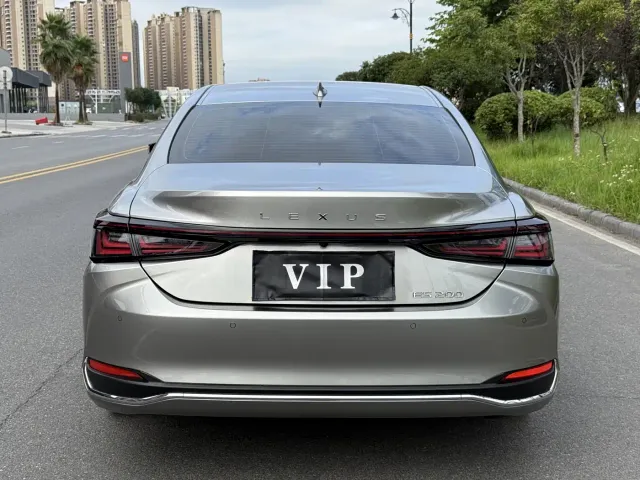 Lexus ES — Фото автомобиля 4