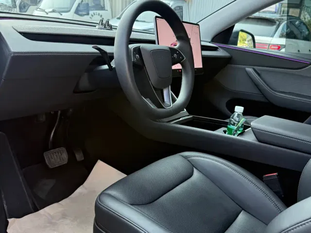 Tesla Model Y — Фото автомобиля 13