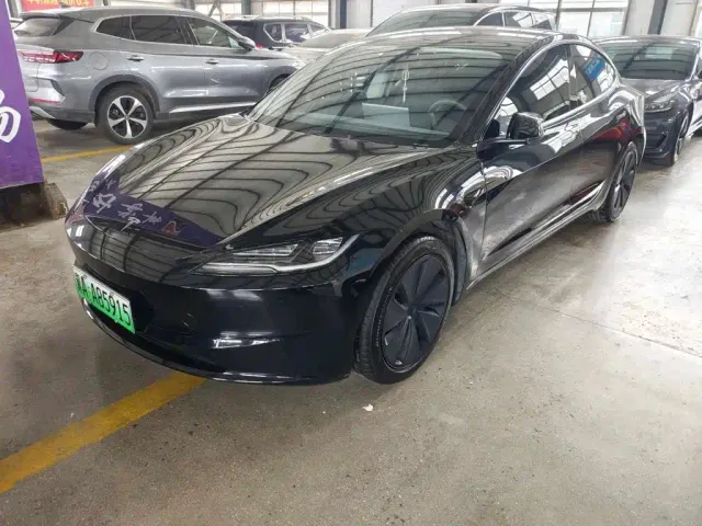 Фотография автомобиля — Tesla Model 3