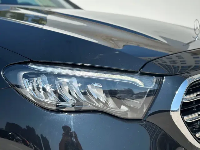 Mercedes-Benz E-Class — Фото автомобиля 4
