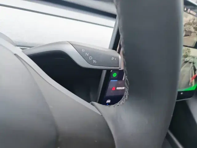 Tesla Model Y — Фото автомобиля 13