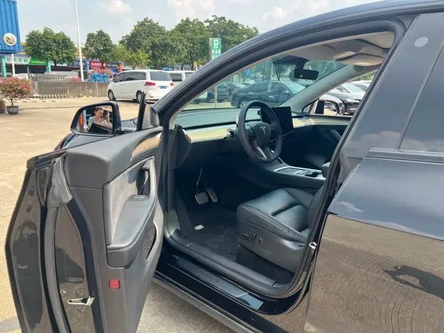 Tesla Model Y — Фото автомобиля 4