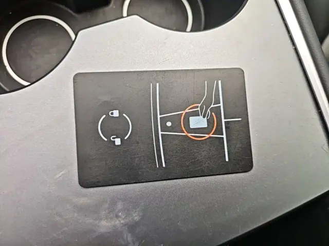 Tesla Model Y — Фото автомобиля 8