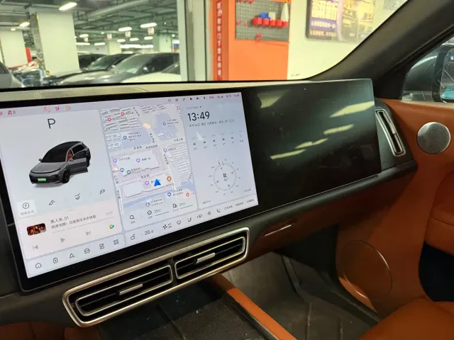 Li Auto L8 — Фото автомобиля 5