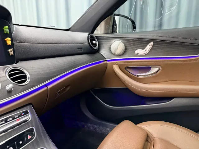 Mercedes-Benz E-Class — Фото автомобиля 19