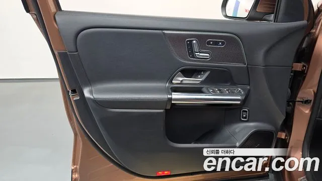 Mercedes-Benz EQA — Фото автомобиля 22