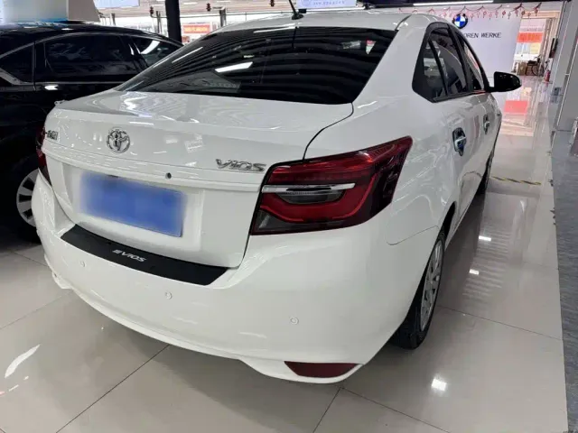 Toyota Vios — Фото автомобиля 16