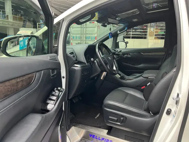 Toyota Vellfire — Фото автомобиля 3